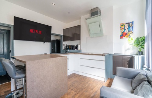 Sheffield Casa | Stylish 4-Bed Near Hospital, Uni & Peak District