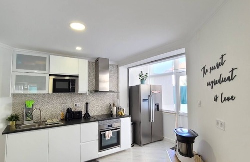Paco De Arcos Apartamento | Stylish 4 bedroom - 10 min walk to the beach