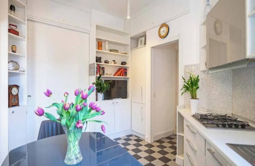 Quartiere XVII Trieste Apartamento | Stylish 4-Bedroom Apartment with Vintage Charm