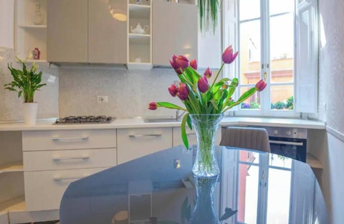 Quartiere XVII Trieste Apartamento | Stylish 4-Bedroom Apartment with Vintage Charm