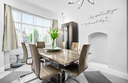 Birmingham Casa | Stylish 4 Bedroom Townhouse - Edgbaston - Near Birmingham City Centre - Sleeps 8 - Parking - 578P