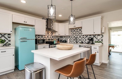 Paradise Valley Village Casa | Stylish 4 Bedroom w/Pool Table, Games & Garage