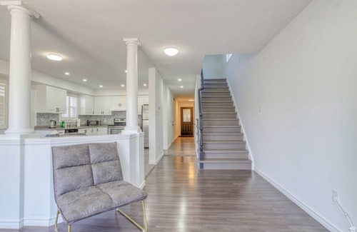 Waterloo Casa | Stylish 4 Beds House with Ravine Backyard