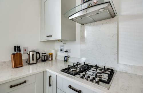 Oxford Casa | Stylish 4-BR House with 3 Ensuite & Free Parking