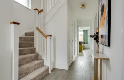 Oxford Casa | Stylish 4-BR House with 3 Ensuite & Free Parking