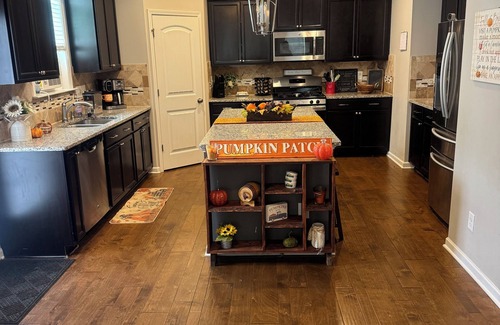 Southeast Raleigh Casa | Stylish 4 BR Oasis With Pool Close To Downtown Fun