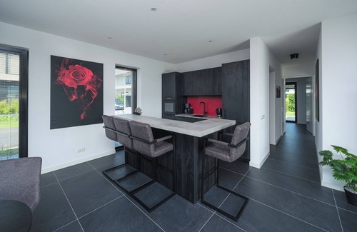 Zeewolde Casa | Stylish 4-person wellness villa with Finnish sauna, fenced waterfront garden and luxurious interior – pets welcome.