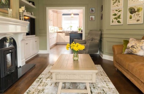 Dromod Casa | Stylish 4BD, 3.5BA House @ Cute Friendly Village