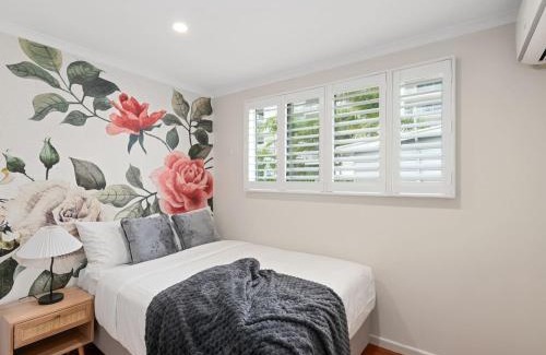 Coorparoo Casa | Stylish 4Bedroom Stay Outdoor Dining and City Access