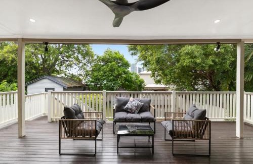 Coorparoo Casa | Stylish 4Bedroom Stay Outdoor Dining and City Access