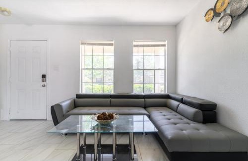 Clodine Casa | Stylish 4BR 2,5BA - Haven in Houston home