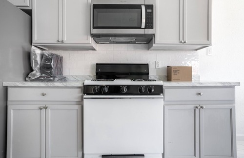 Clodine Casa | Stylish 4br 2.5ba Haven In Houston 4 Bedroom Home by RedAwning