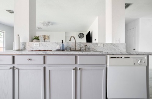 Clodine Casa | Stylish 4br 2.5ba Haven In Houston 4 Bedroom Home by RedAwning