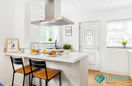 Woodthorpe Apartamento | Stylish 4BR House - Near City Hospital, Sherwood, Clinton Market, QMC & City Centre - Sleeps 8