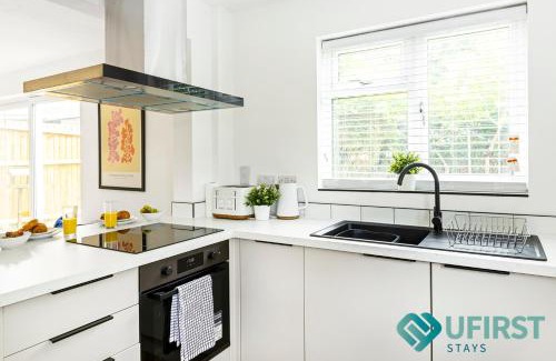 Woodthorpe Apartamento | Stylish 4BR House - Near City Hospital, Sherwood, Clinton Market, QMC & City Centre - Sleeps 8
