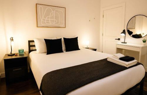 Near South Side Apartamento | Stylish 4BR Stay-Prime Location - State rep