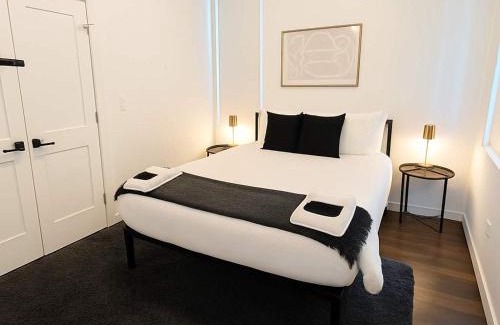 Near South Side Apartamento | Stylish 4BR Stay-Prime Location - State rep
