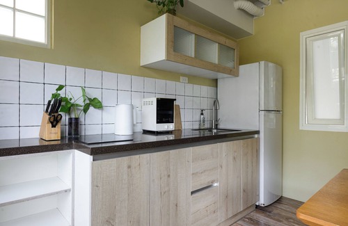 Songshan Apartamento | Stylish 4F Large Studio, Taipei, Elevator, AC, 1 unit in a floor, Walk to MRT