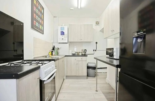 Dadlington Casa | Stylish 5 Bed House Centre Of Coventry Sleeps 12