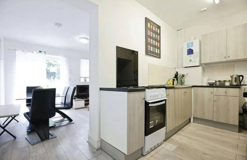 Dadlington Casa | Stylish 5 Bed House Centre Of Coventry Sleeps 12