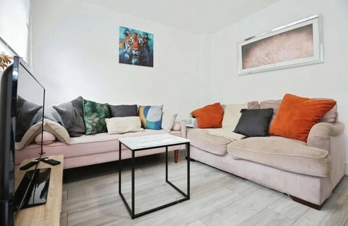 Dadlington Casa | Stylish 5 Bed House Centre Of Coventry Sleeps 12