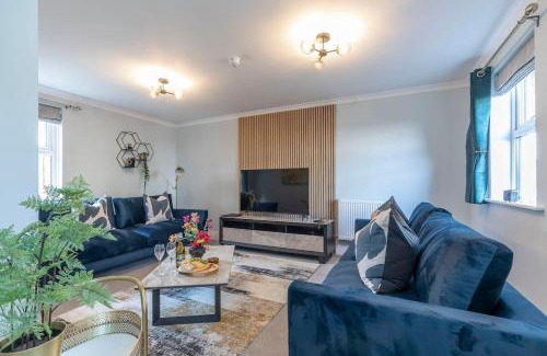 Cheltenham Casa | Stylish 5 Bedroom 4 Bathroom Townhouse