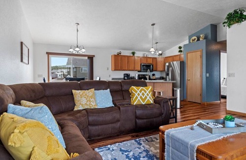 Summerset Casa | Stylish 5 BR- LG Fenced Backyard and Playground