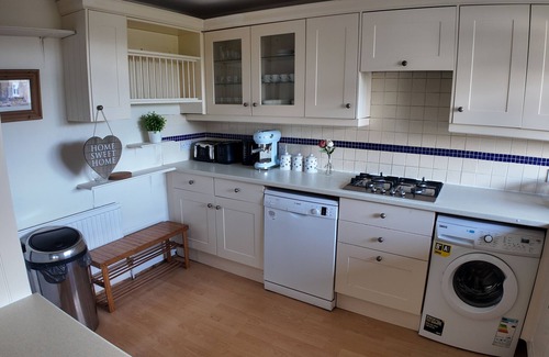 Thamesfield Apartamento | Stylish 5BR/3BA Duplex in Prime London Zone 2 | Near River, Tube & Parks