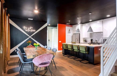 Chestnut Casa | Stylish 6BR Home 7 Minutes from Downtown—Sleeps 12