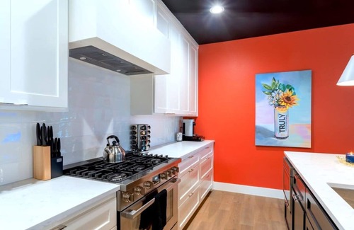 Chestnut Casa | Stylish 6BR Home 7 Minutes from Downtown—Sleeps 12