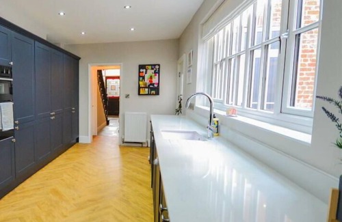 Saltburn-by-the-Sea Casa | Stylish and Comfortable 5 Bedroom Victorian Beach House in Saltburn By The Sea