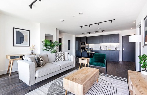 College Park and Old Oak Apartamento | Stylish and Bright West London Gem