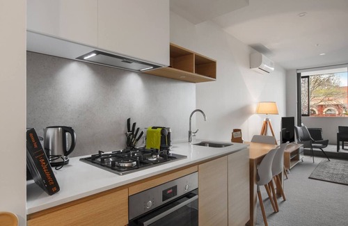 Caulfield North Apartamento | Stylish and Cosy A Mid Century Caulfield Retreat