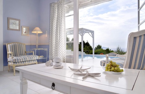 Votsi Villa | Elegante y lujosa Villa Anemolia con piscina privada y espectaculares vistas al mar.