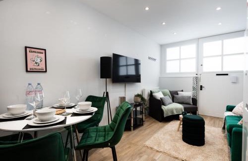 Tollington Apartamento | Stylish and Modern 2 Bedroom Flat, Finsbury Park, Sleeps up to 6 guests 3 double beds, Near Emirates Stadium
