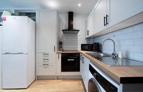 Tollington Apartamento | Stylish and Modern 2 Bedroom Flat, Finsbury Park, Sleeps up to 6 guests 3 double beds, Near Emirates Stadium