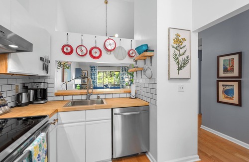 Brewster Condominio | Stylish and Modern Upper Level End Unit Condo at OCEAN EDGE
