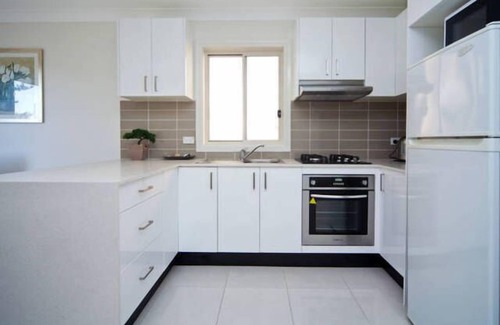 Warriewood Casa | Elegante y nueva casa de huéspedes "Lakeview" Warriewood - Mona Vale