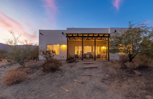 Borrego Springs Casa | Stylish and Private Adobe Retreat with Views in Borrego Springs / Anza Borrego