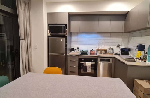 Epsom Apartamento | Stylish Apartment at the Heart of Newmarket with a balcony + Welcome Gift.