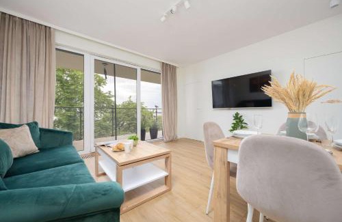 Serock Apartamento | Stylish Apartment by the Lake with Balcony in Zegrze by Noclegi Renters