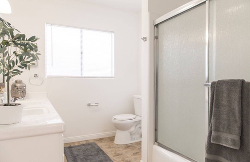 Downtown Casa | Stylish Apartment Downtown Glendale - Access to LA
