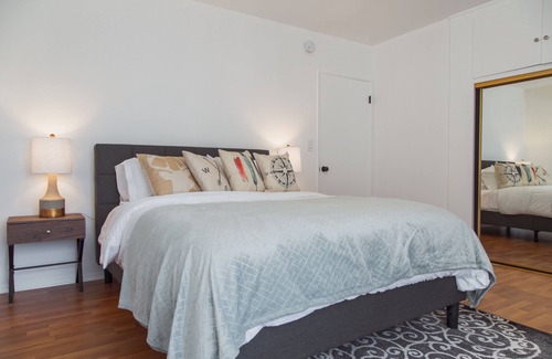 Downtown Casa | Stylish Apartment Downtown Glendale - Access to LA
