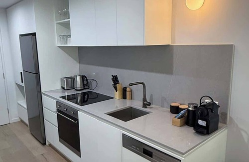 Reid Apartamento | Explore Canberra in style | Courtyard | CBD |Shops