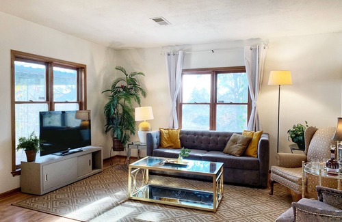 Parkville Apartamento | Stylish Apartment in Historic Downtown Parkville