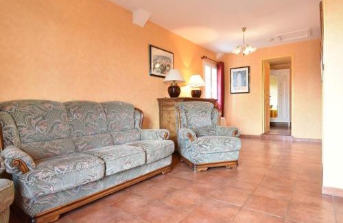 Faverolles Casa | Stylish Apartment Near Beach