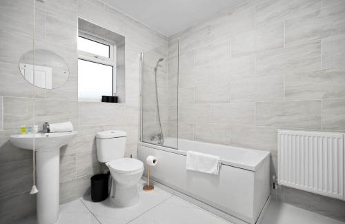 Cradley Heath Apartamento | Stylish Apartment - Netflix - Fast WiFi - Parking - Top Rated 4MH