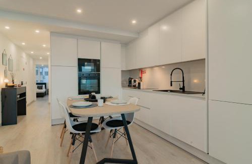Paco De Arcos Apartamento | Stylish Apartment W/River View by LovelyStay