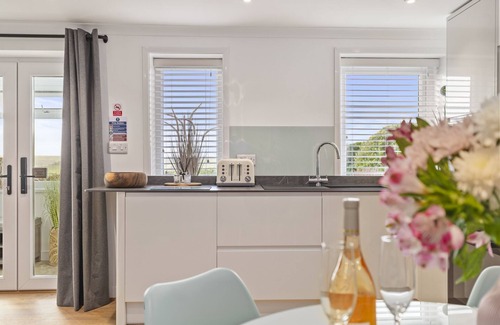 Llangynin Apartamento | Stylish apartment with 2 bedrooms and stunning countryside views