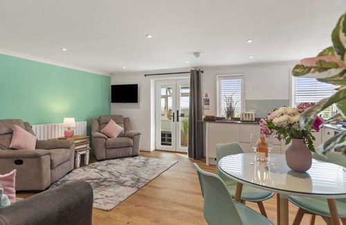 Llangynin Apartamento | Stylish apartment with 2 bedrooms and stunning countryside views